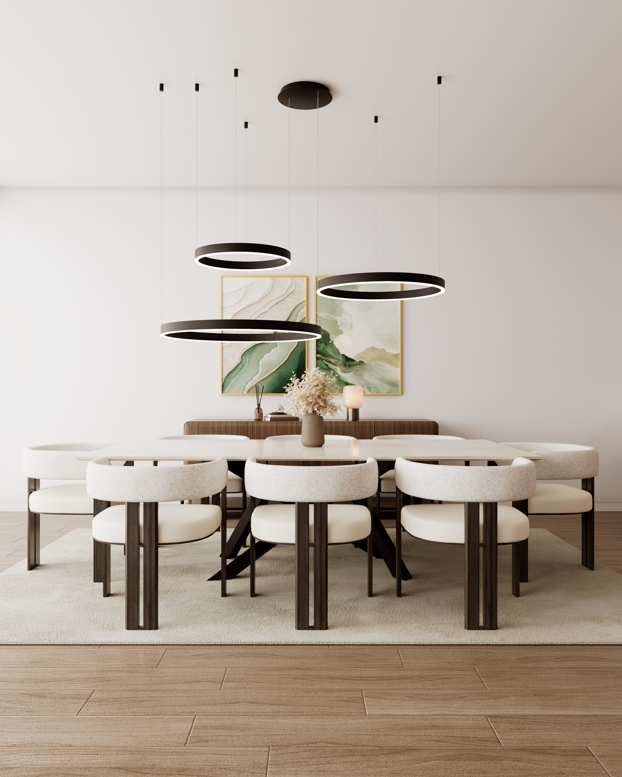 Vista frontal da mesa de jantar com oito cadeiras creme, três suspensões em anel e telas verdes ao fundo